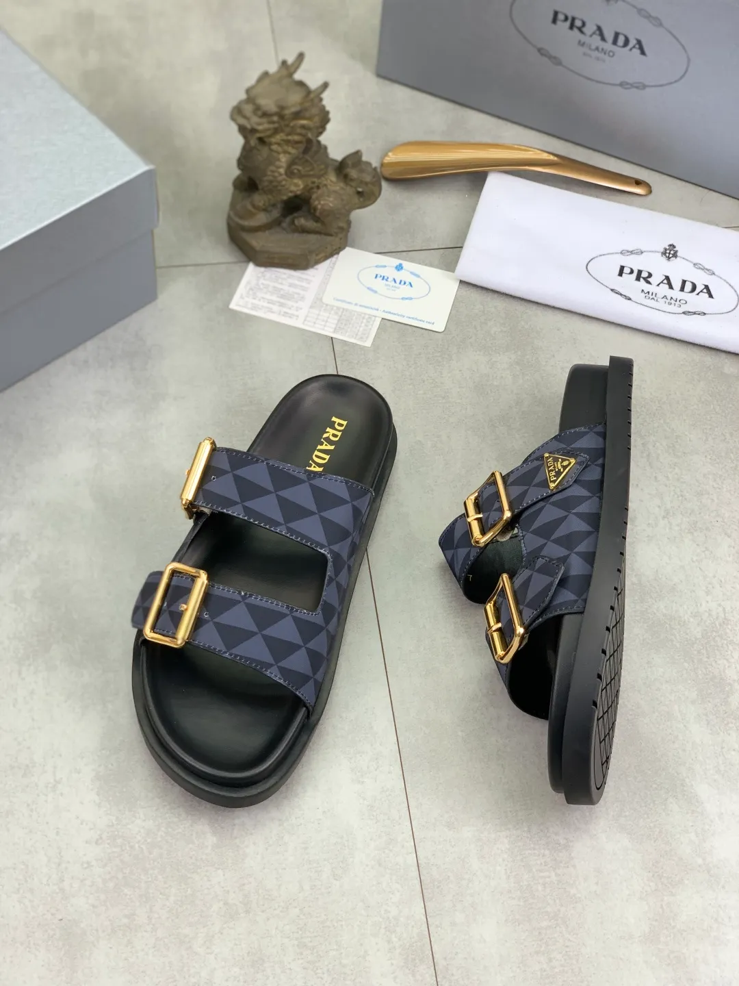Men's shoes 💰P340💰【New style】🎁🎁🎁 PRADA Prada's new casual slippers, original official website, perfect workmanship, transmitting a kind of noble luxury, sublimating its definition of luxury in Prada's high-end extraordinary craftsmanship. Original combination outsole, code number: 38-44 (45 customized) Multiple colors 🉑️ to choose from